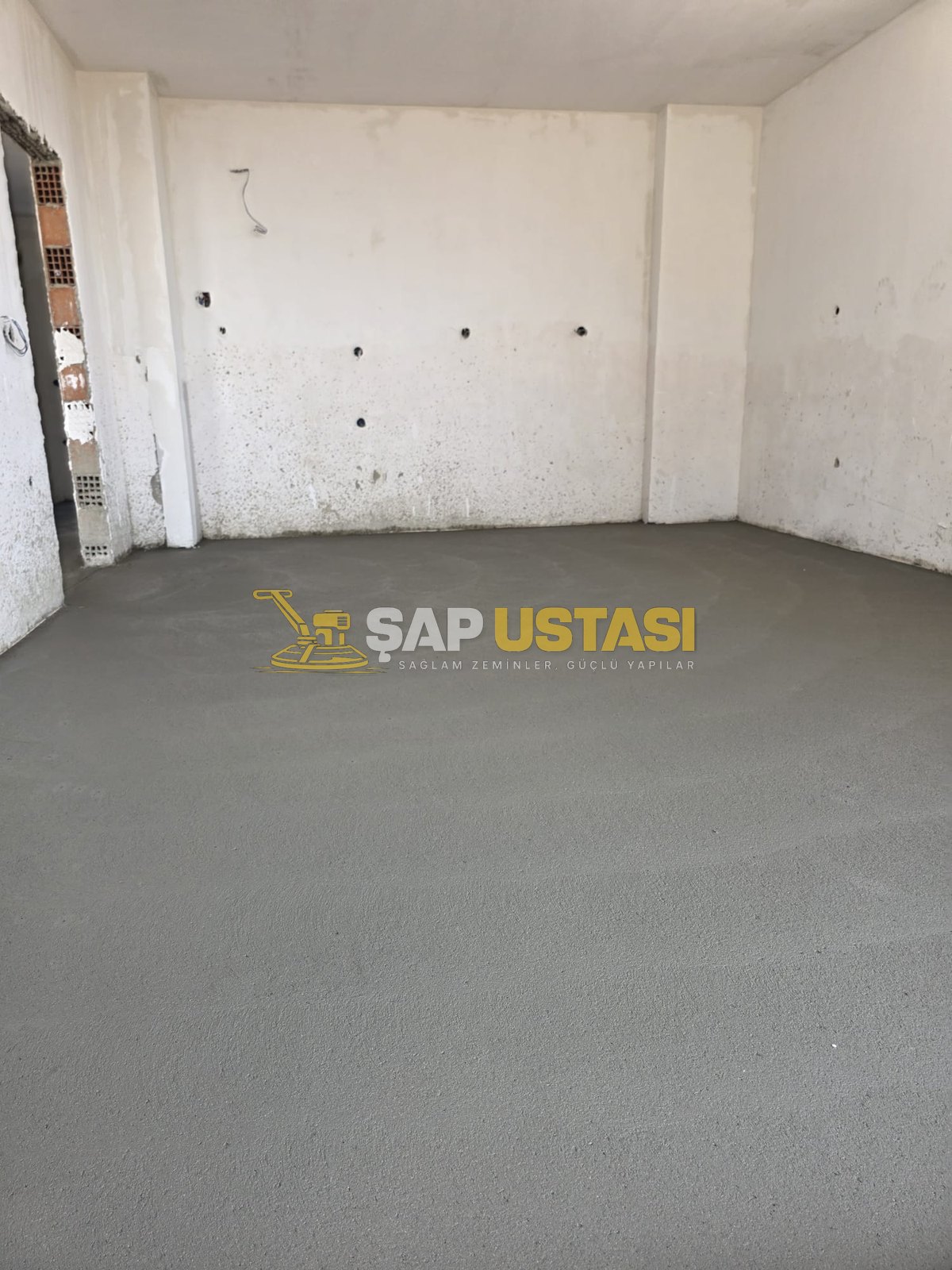 Self leveling: kendiliğinden yayılan tesviye harcı ile düzeltilen zemin