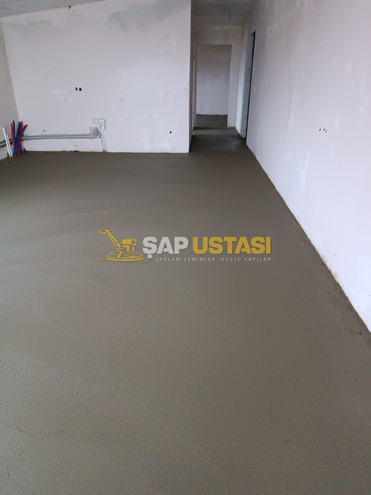 Daire içinde kurumuş, düzgün şap yüzeyi